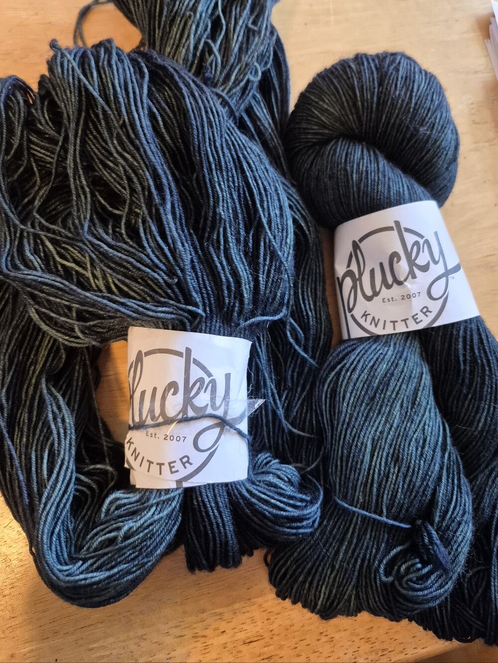 Plucky Knitter - Flying ATLAS-2 Skeins - Picture 3 of 5